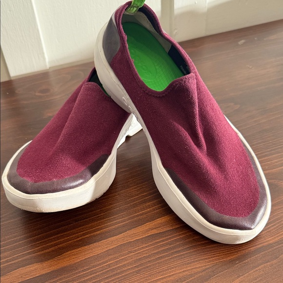 OOFOS Shoes - OOFOS OOmg Recovery Shoes Women’s 9 Burgundy Slip On Comfort
